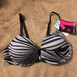 NWT Add-a-size convertible bra